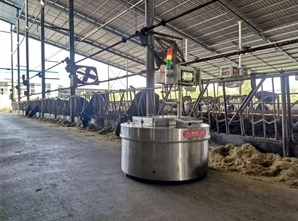 Робот - подталкиватель кормов