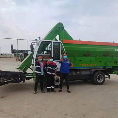 автомобиль для сбора излишков кормов